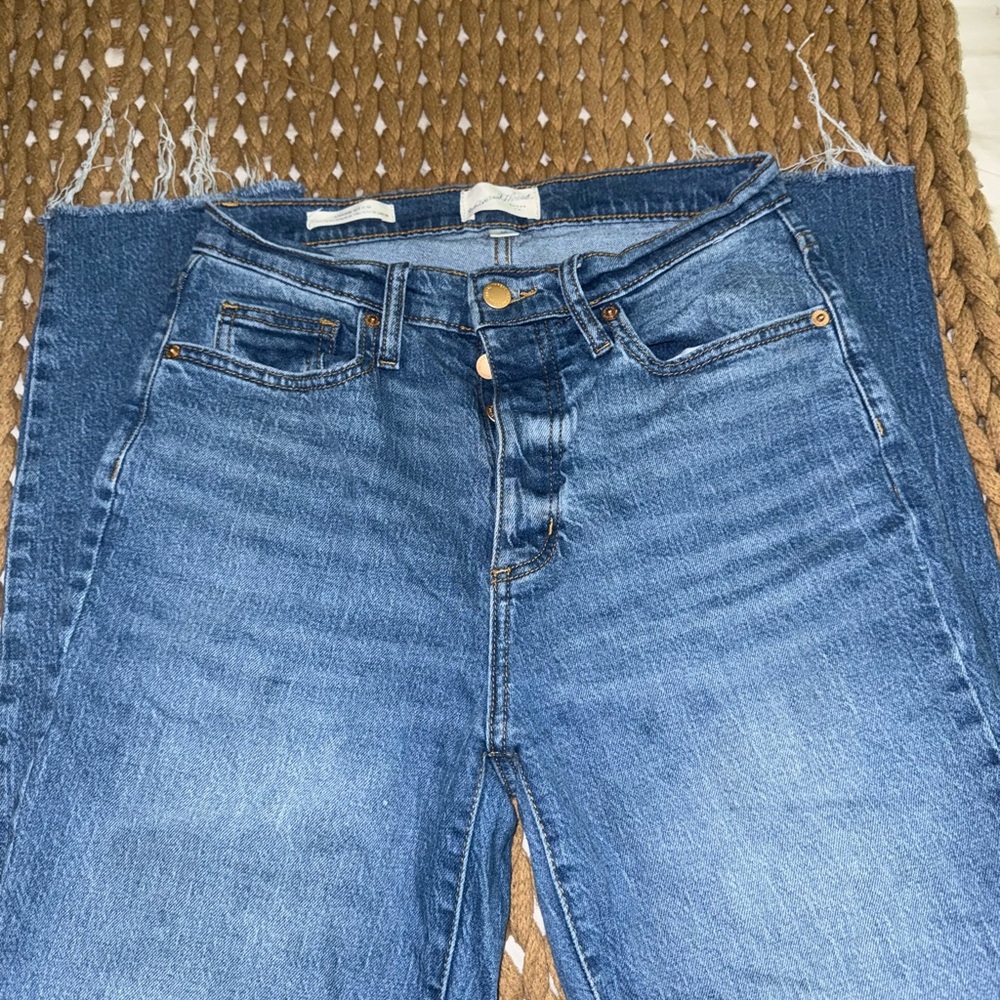 Universal Thread High Rise Blue Jeans with Classic Wash
